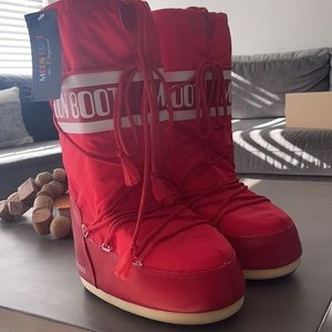Red Moon Boots Womens 8.5